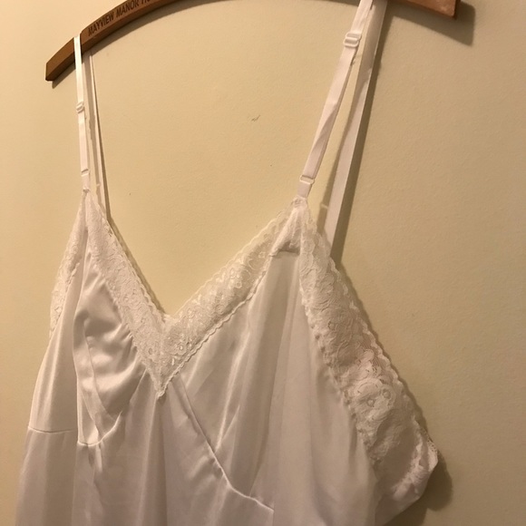 Vanity Fair Other - NWOT White Slip with Lace Detail